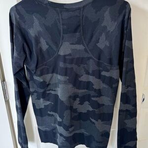 Athleta Black and Gray Camouflage Long Sleeve Top
